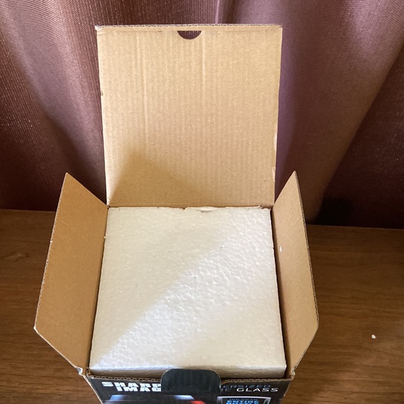 SHARPER IMAGE XL OVERSIZED WINE GLASS HOLDS AN ENTIRE BOTTLE OF WINE NEW - Picture 9 of 9